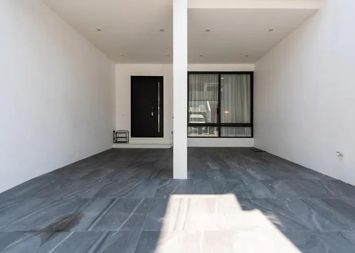 Luxury 4br Game Near Bts Asok Nana 別墅 *
