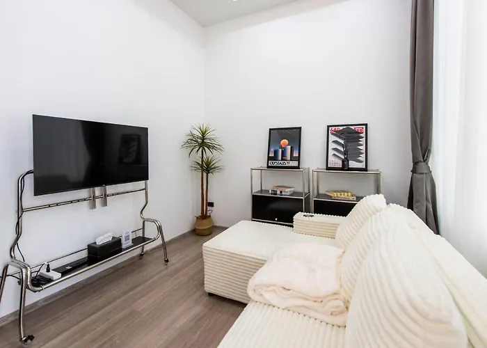 Luxury 4br Game Near Bts Asok Nana 別墅 *