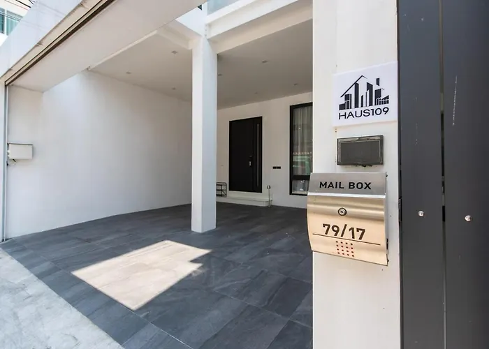 Luxury 4br Game Near Bts Asok Nana 別墅 *