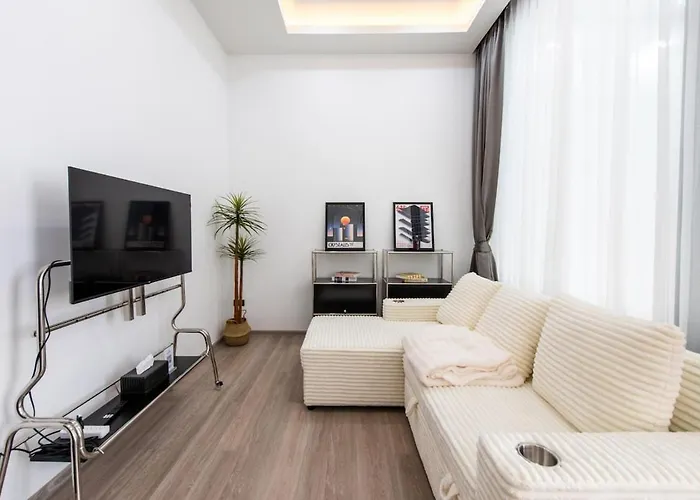 Luxury 4br Game Near Bts Asok Nana 別墅 *