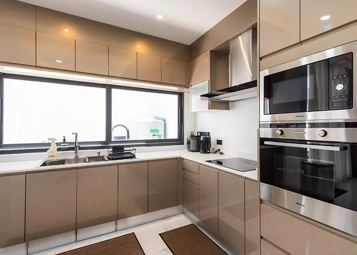 Luxury 4br Game Near Bts Asok Nana 別墅