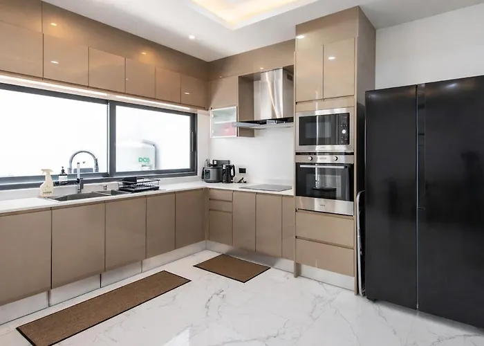 Luxury 4br Game Near Bts Asok Nana 曼谷