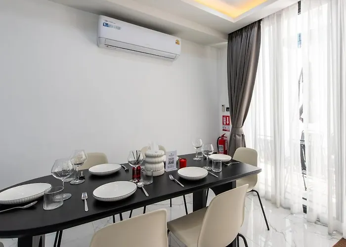 Luxury 4br Game Near Bts Asok Nana 別墅