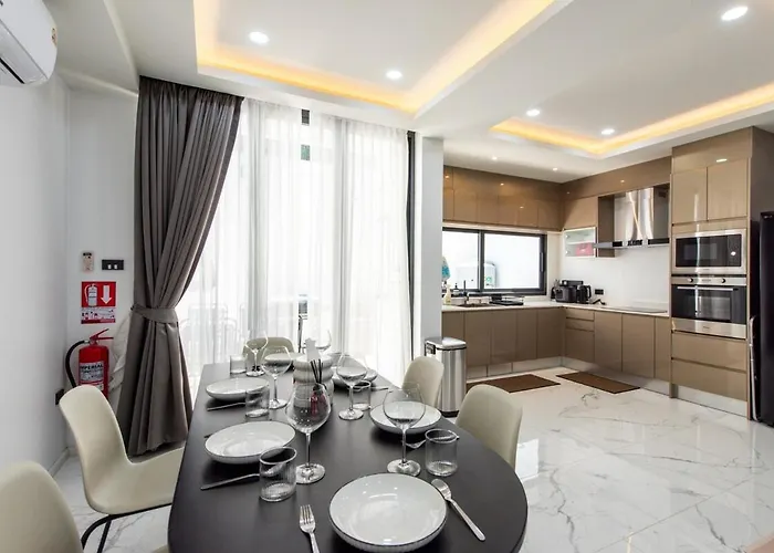 Luxury 4br Game Near Bts Asok Nana 別墅