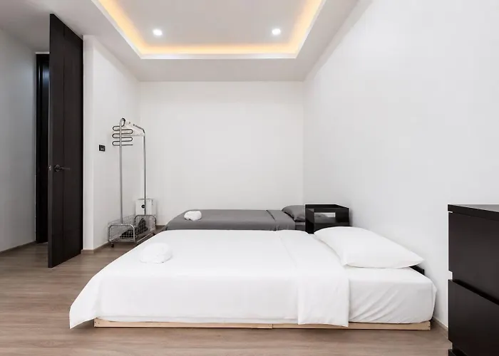 Luxury 4br Game Near Bts Asok Nana Villa *